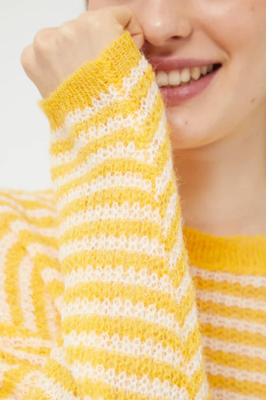 Long Sleeved Pullover Sweater - Yellow/White