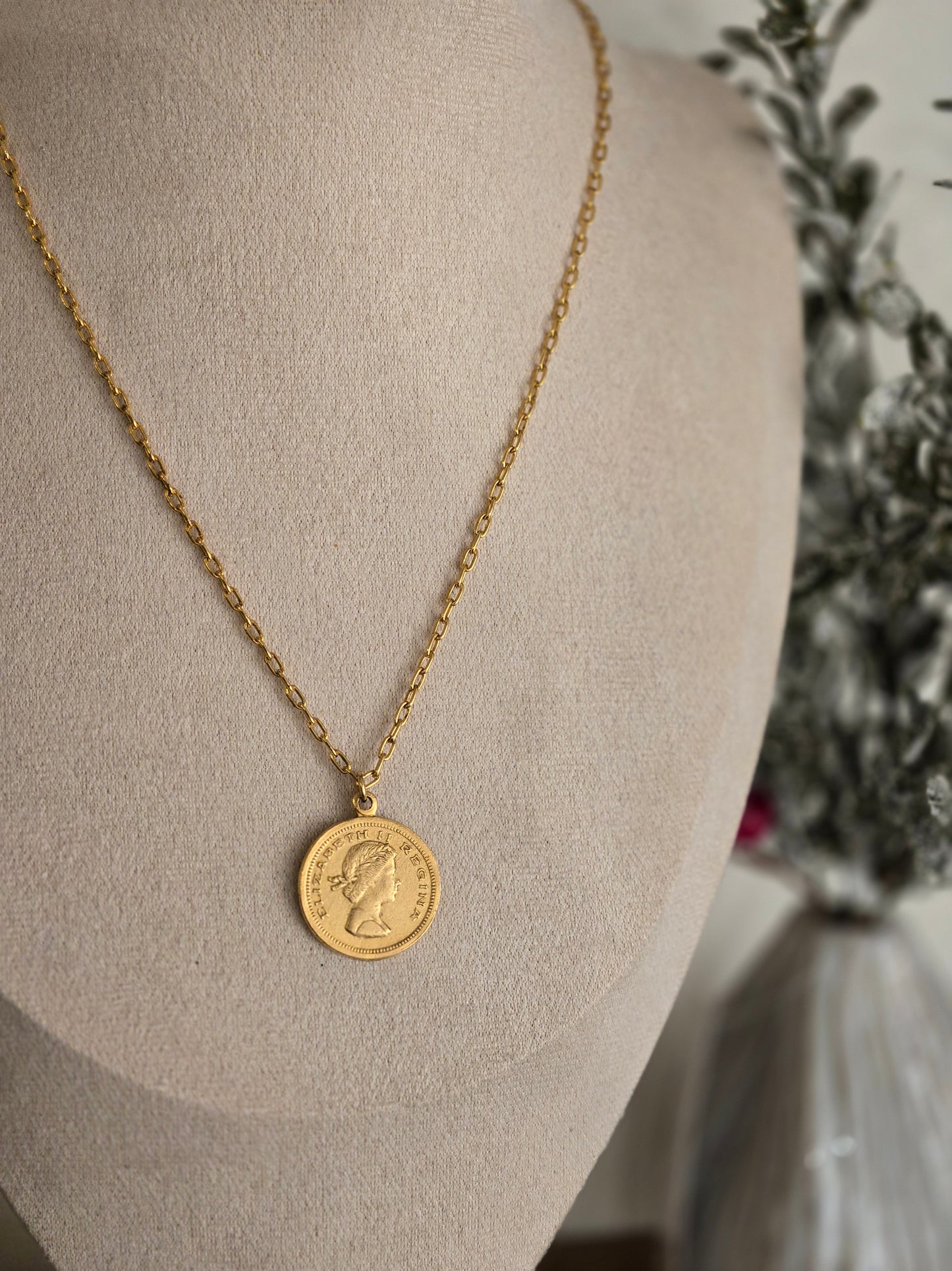 Necklace with Gold Queen Elizabeth II Regina Coin