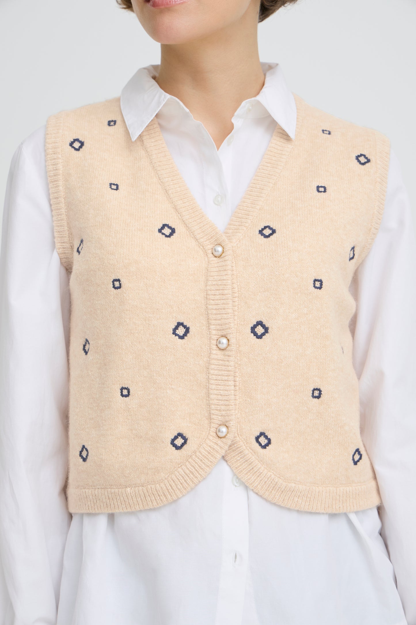 Nadika Vest with Diamond Print - Oyster