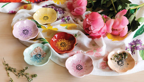 Load image into Gallery viewer, Flower Shaped Pinch Bowl Set of 6
