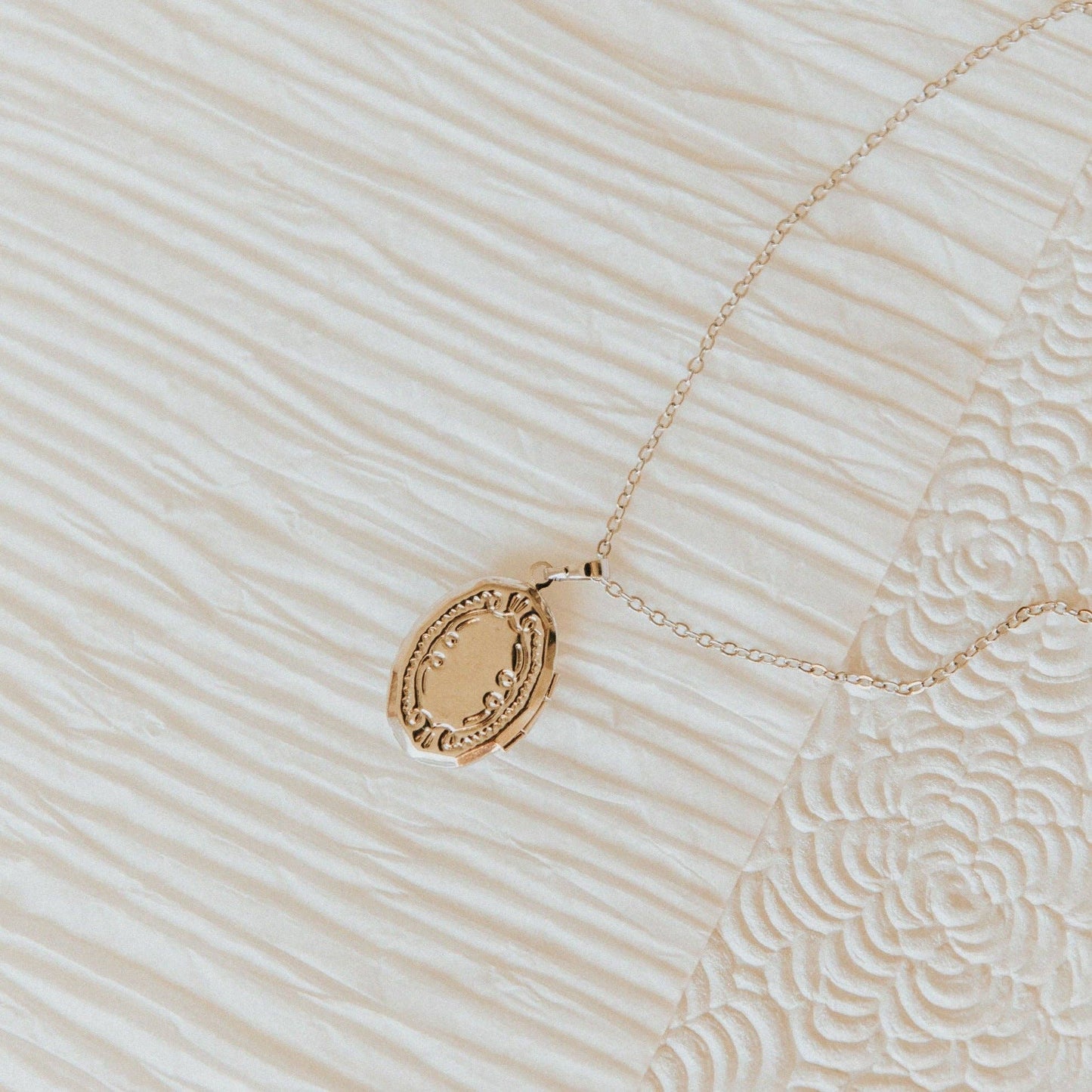 Load image into Gallery viewer, Isabelle Locket Necklace- Gold
