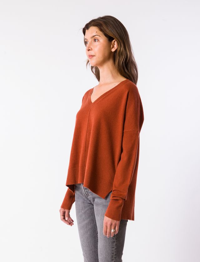 Wagner Pullover V-Neck Sweater - Auburn