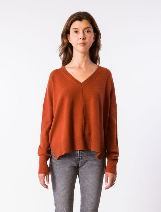 Wagner Pullover V-Neck Sweater - Auburn