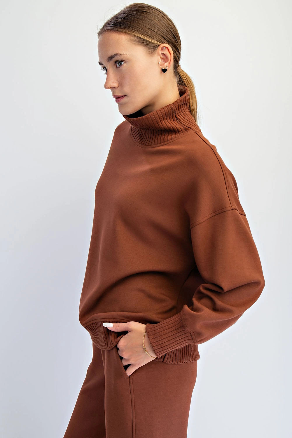 Ribbed Mock Neck Pullover Sweatshirt - Chestnut