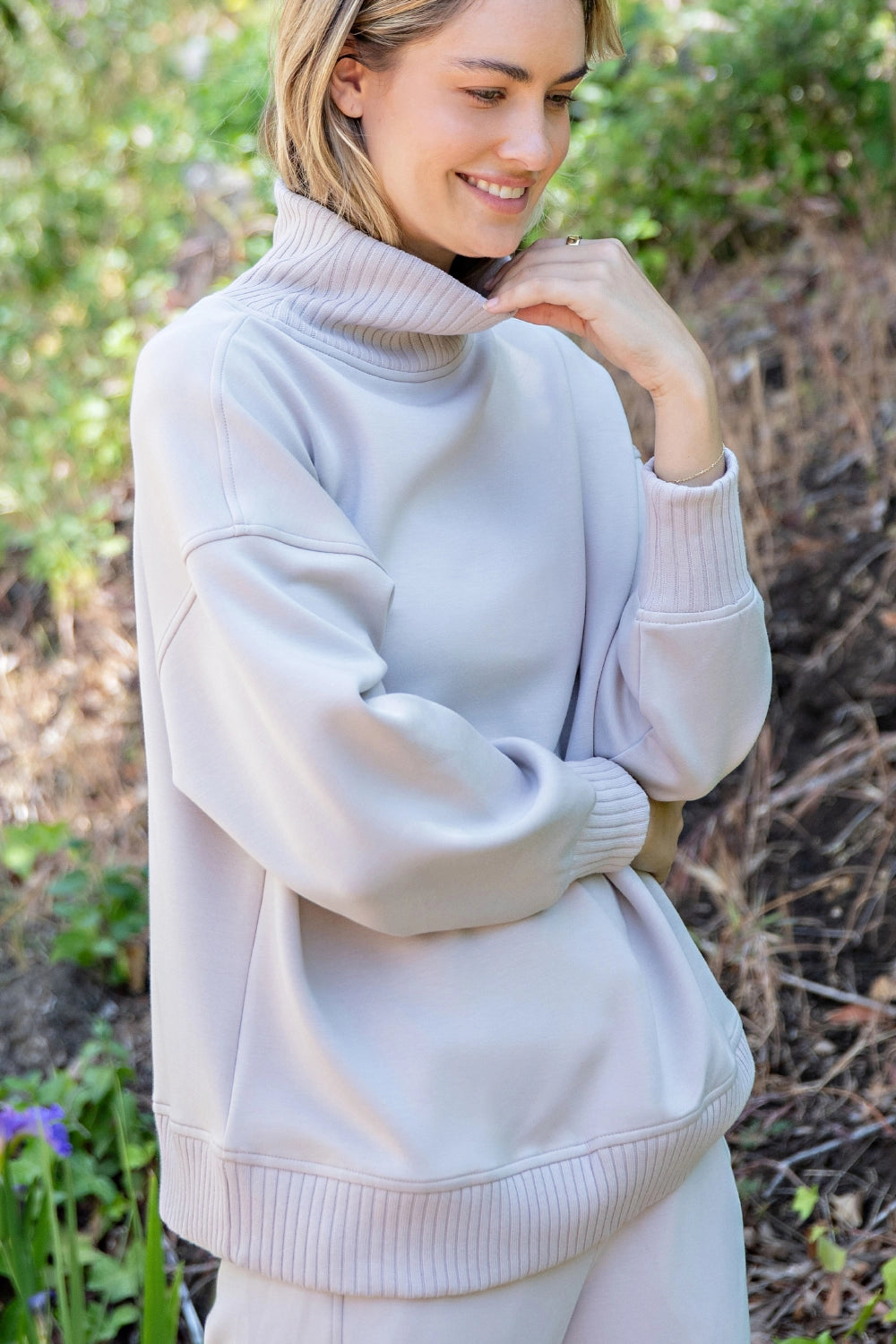 Ribbed Mock Neck Pullover Sweatshirt - Mocha Cream
