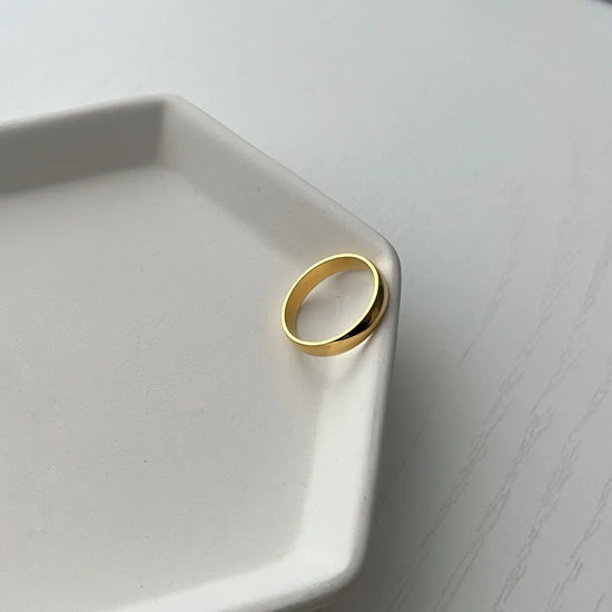 Classic Gold Band Ring