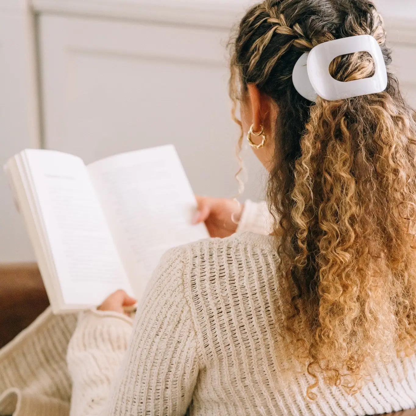 Flat Round Hair Clip - Coconut White - Medium