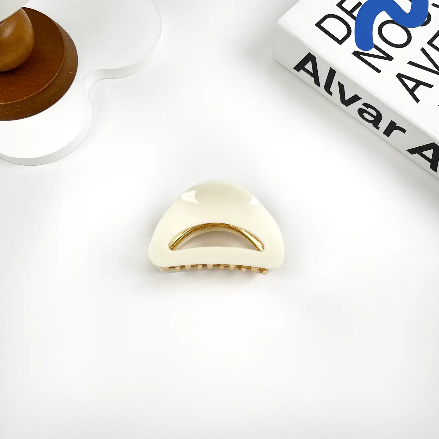 Retro Crescent Claw Hair Clip - White