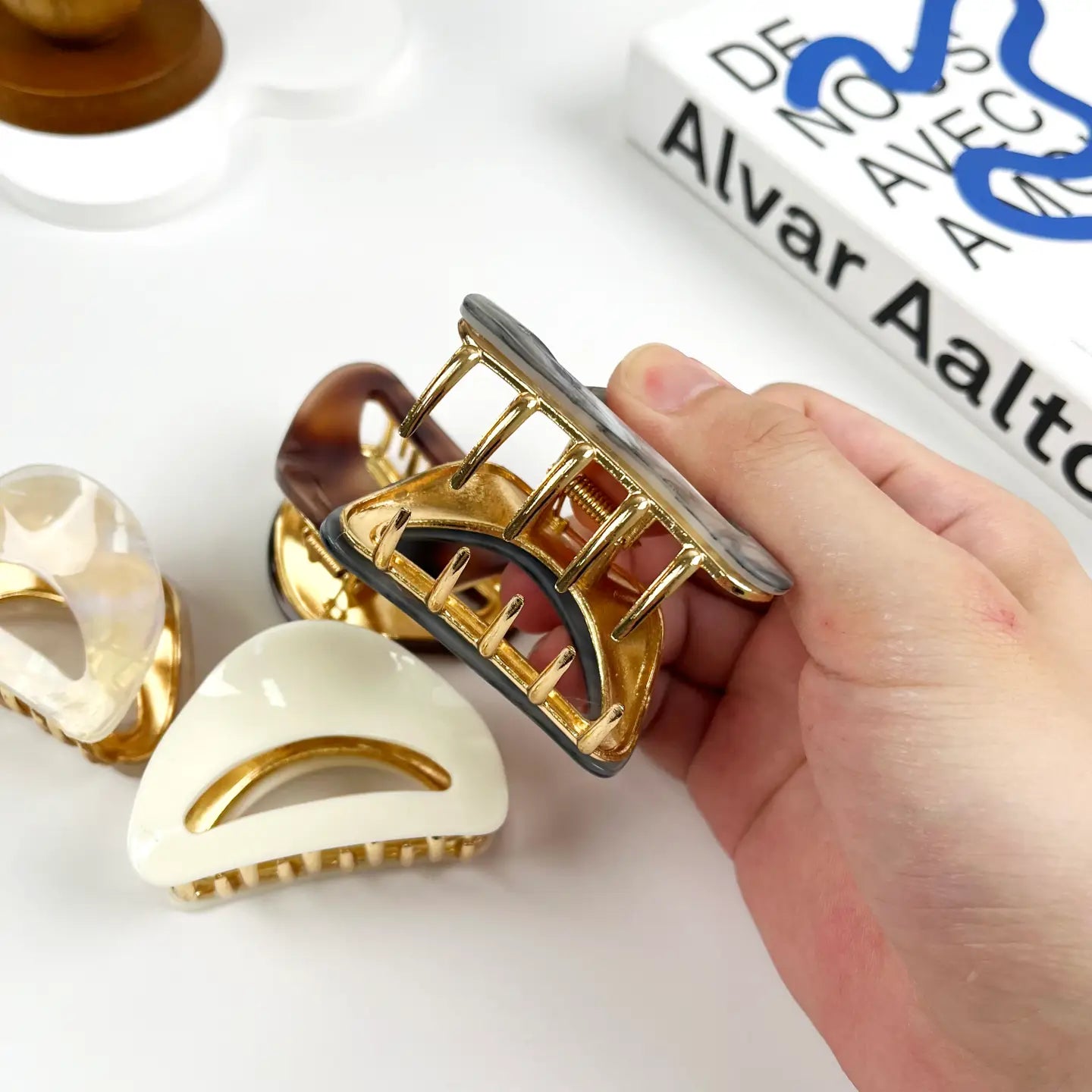 Retro Crescent Claw Hair Clip - White