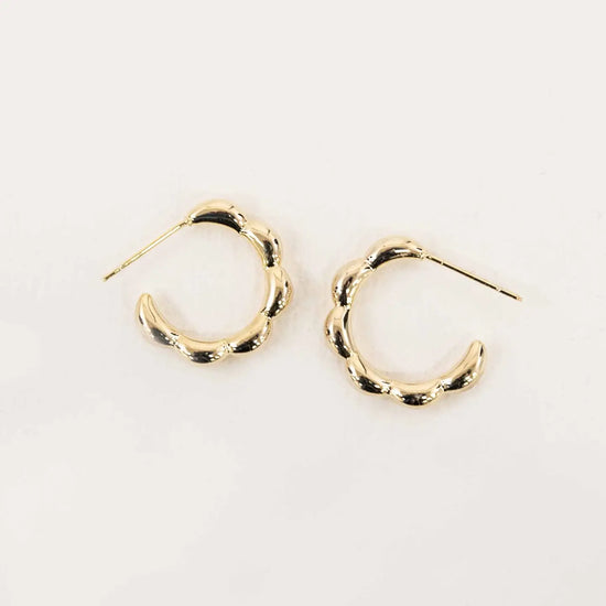 Scalloped Huggie Hoop Earrings - Gold