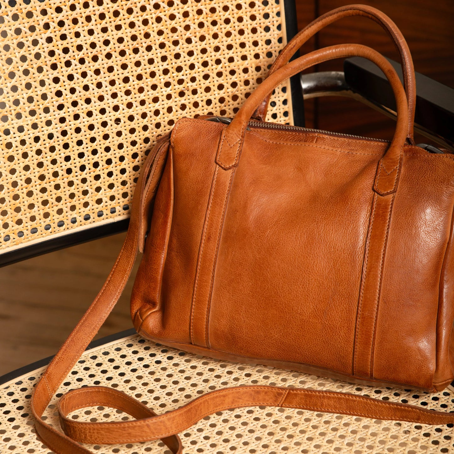 James Crossbody Bag - Cognac