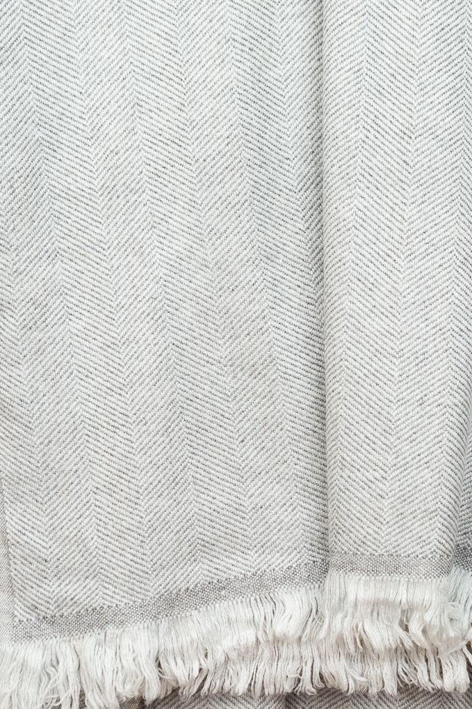 Cashmere Herringbone Throw - Light Grey/Ivory
