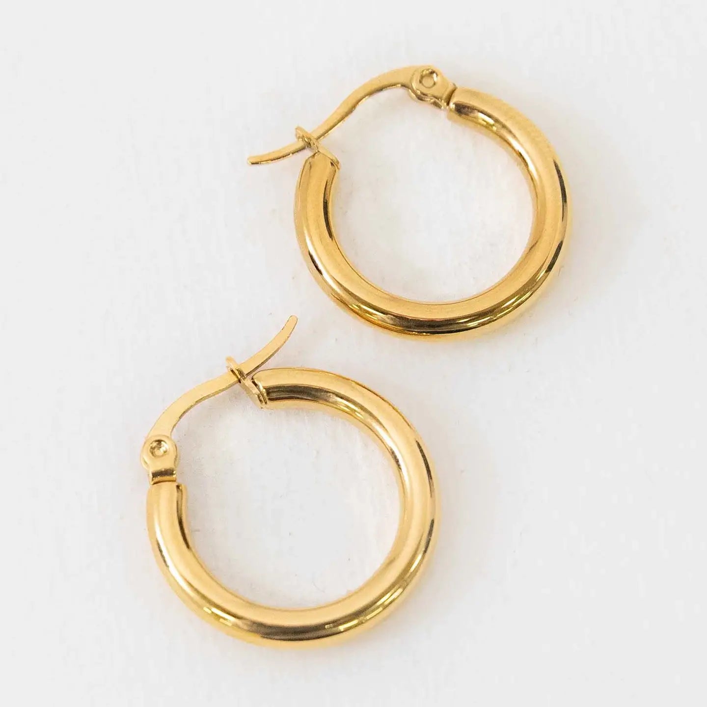 Classic Medium Hoop Earrings - Gold