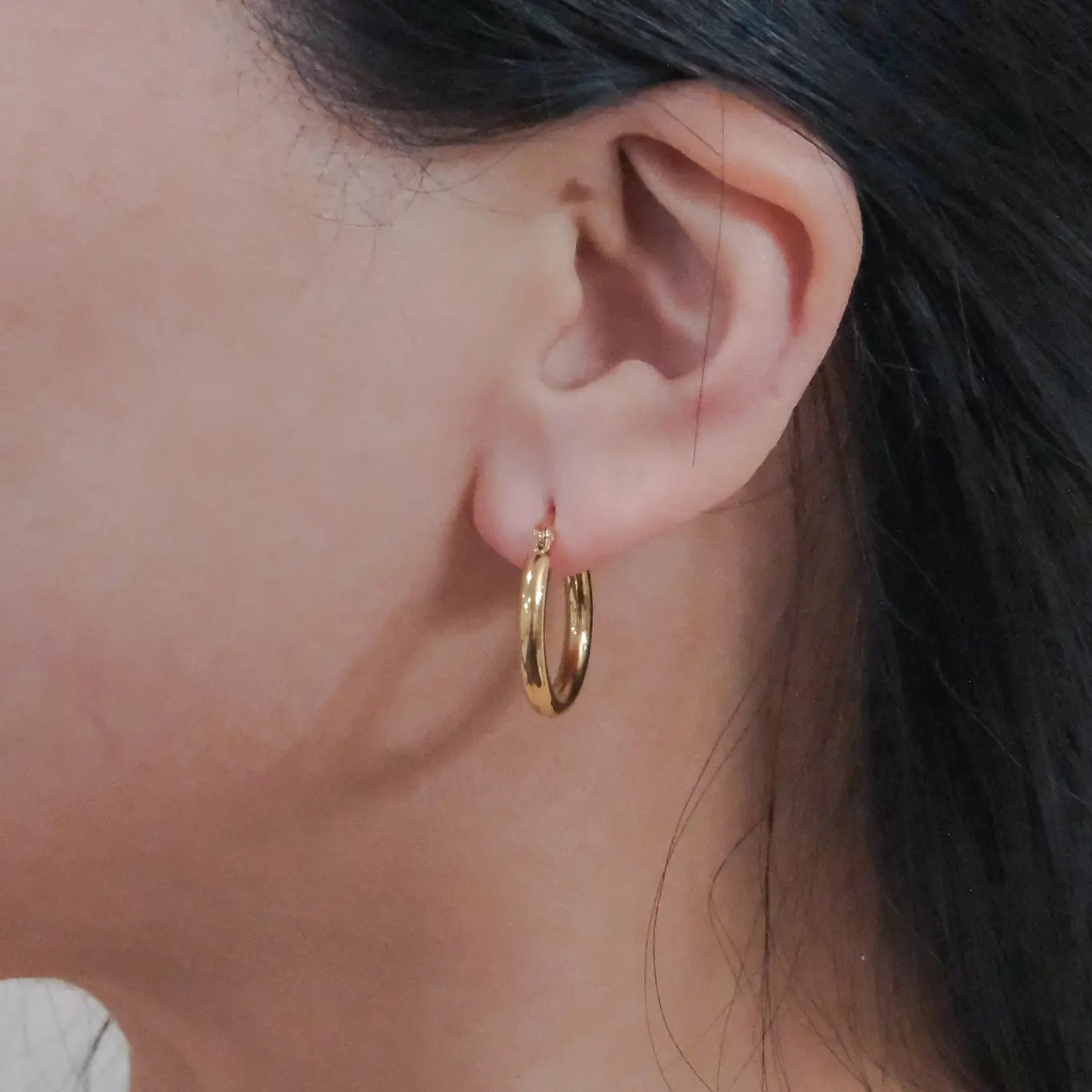 Classic Medium Hoop Earrings - Gold
