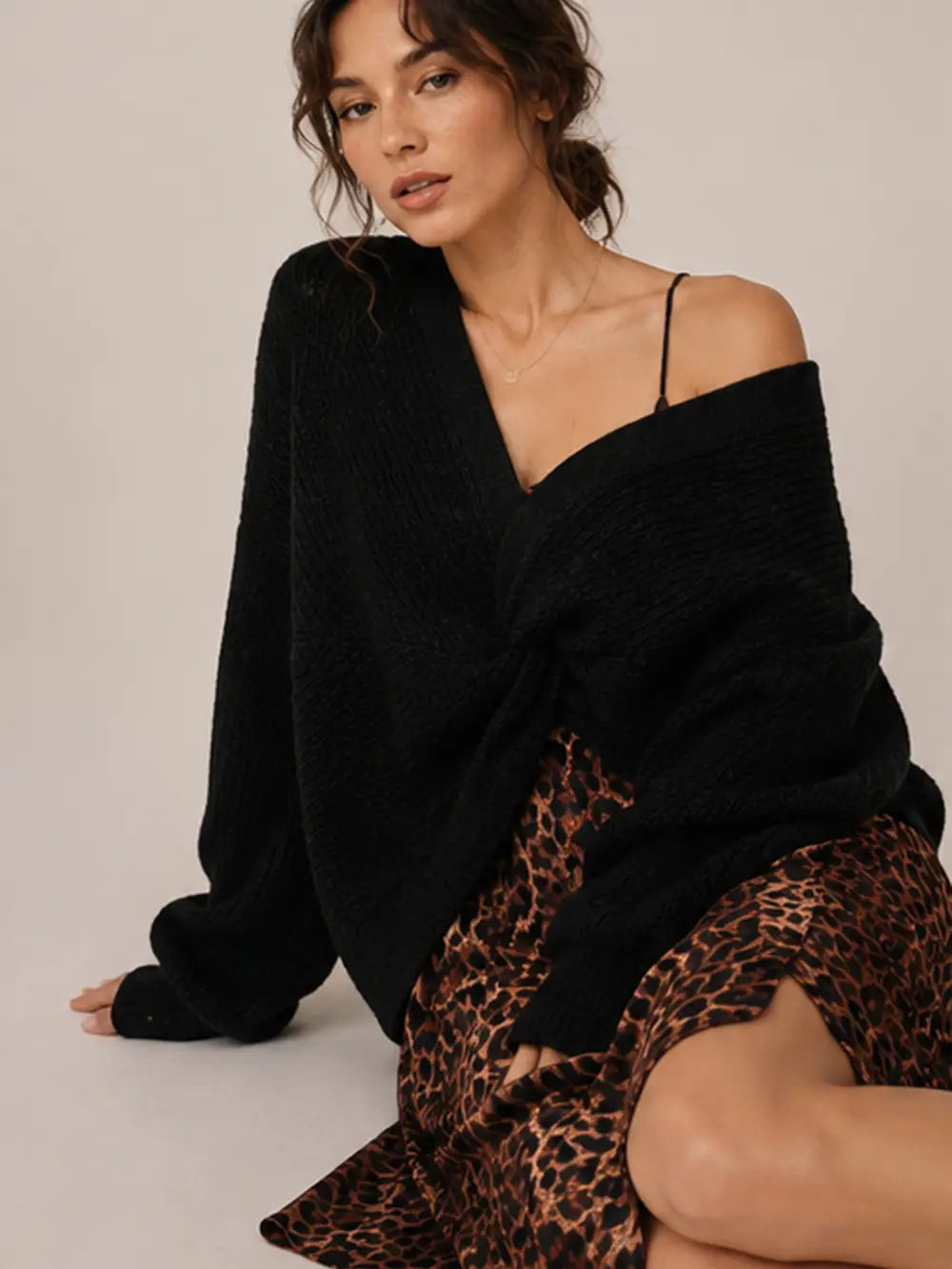 Knotted Detail Two-Way Sweater - Black