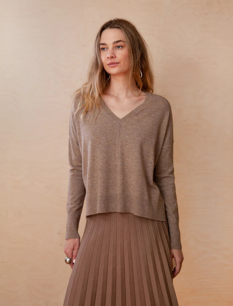 Wagner Pullover V-Neck Sweater - Taupe