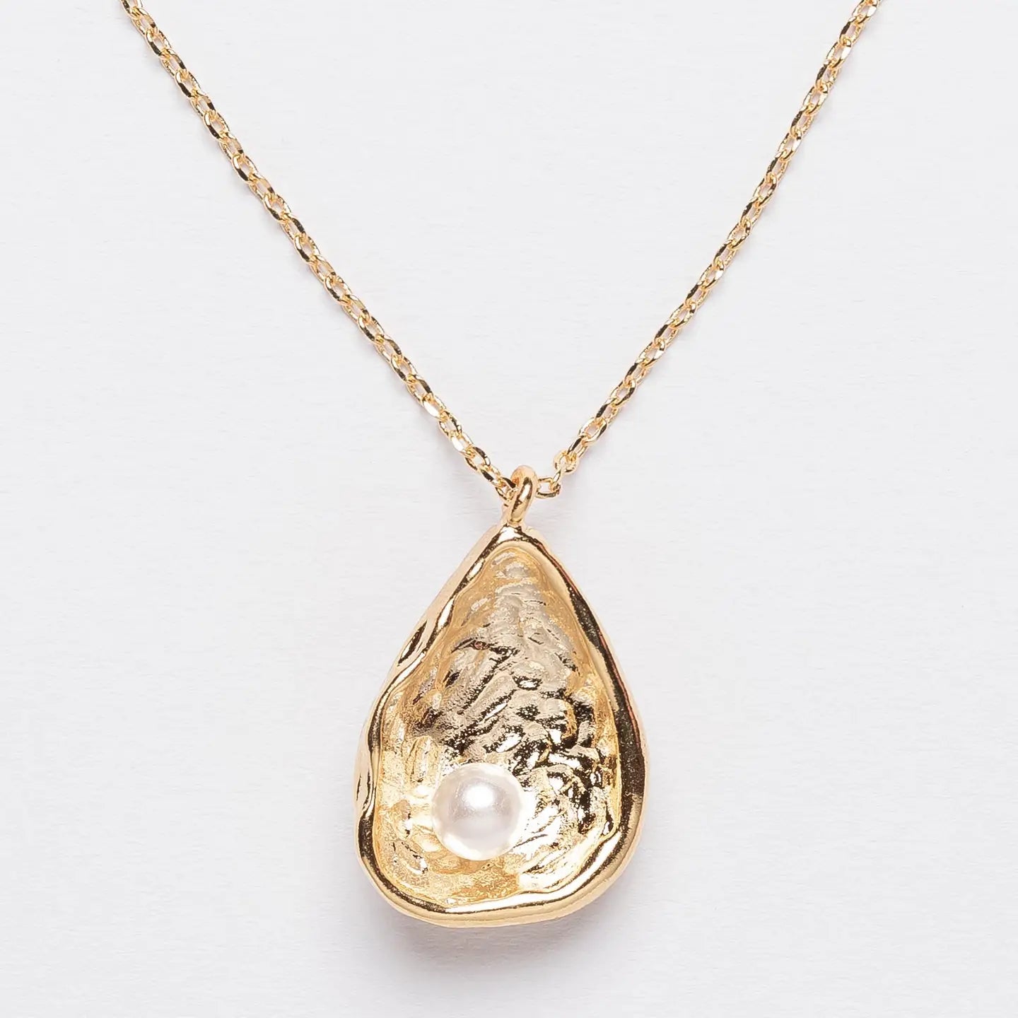 Seashell Pearl Necklace - Gold