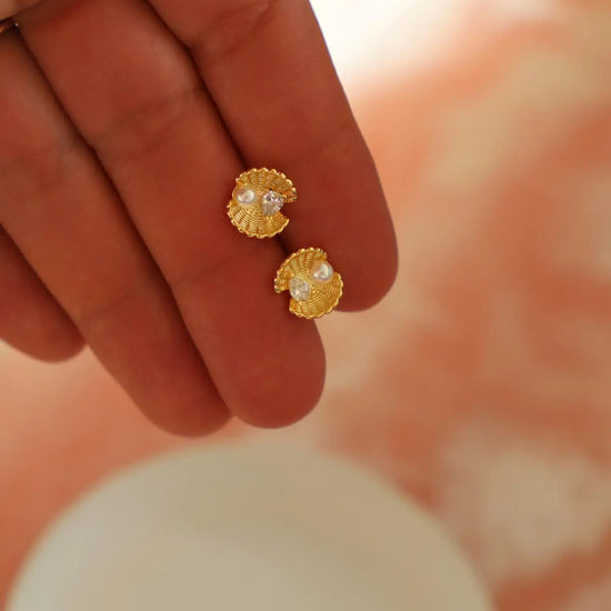 Clam Stud Earrings