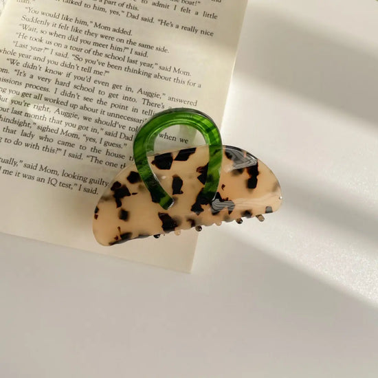 French HIgh-End Niche Hairpin - Light Leopard