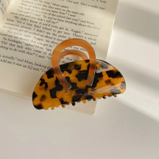 French HIgh-End Niche Hairpin - Dark Leopard