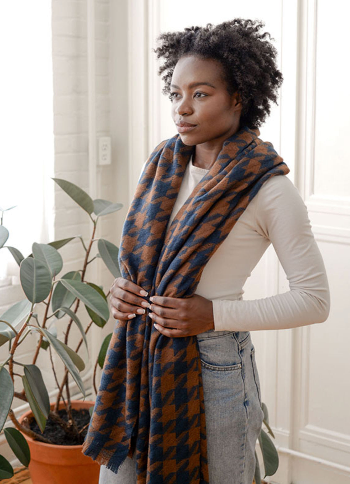 Houndstooth Scarf - Caramel/Navy