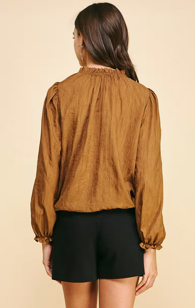 Load image into Gallery viewer, Long Sleeved Crinkled Fabric Top - Toffee
