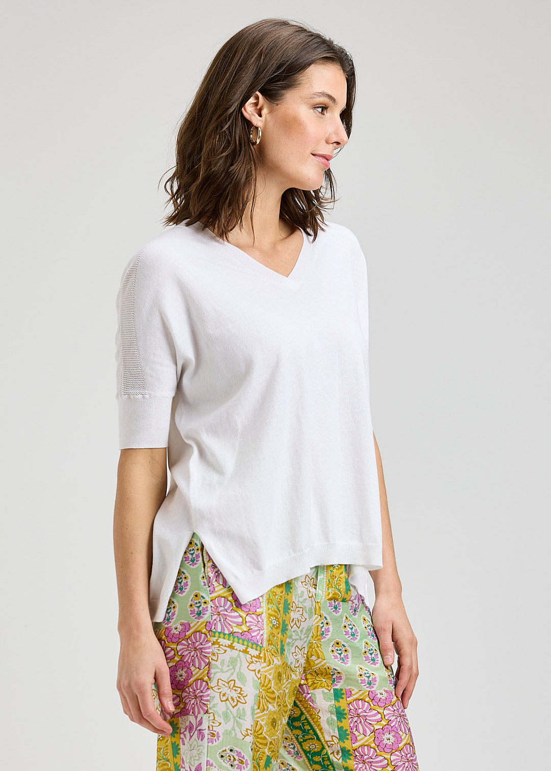 Short Sleeved V-Neck Sweater - White