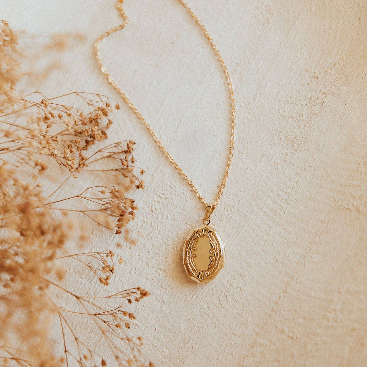 Load image into Gallery viewer, Isabelle Locket Necklace- Gold
