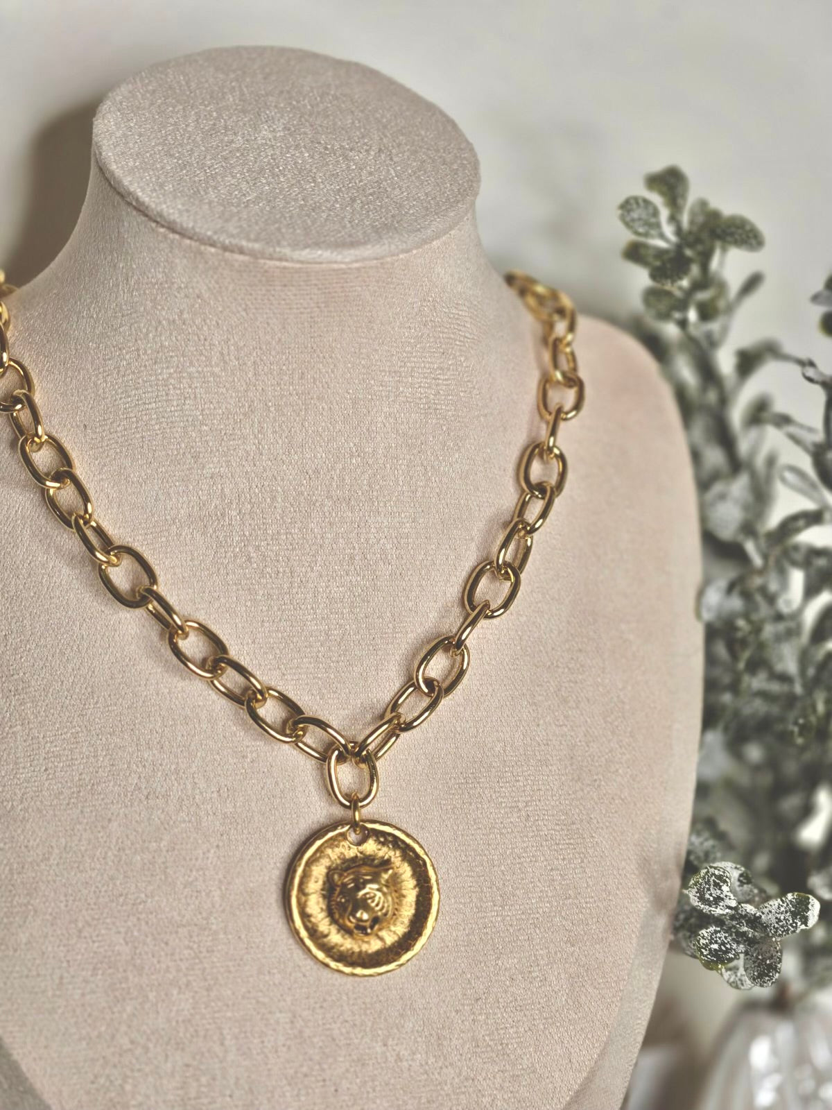 Chunky Chain Necklace with Gold Tiger Disk