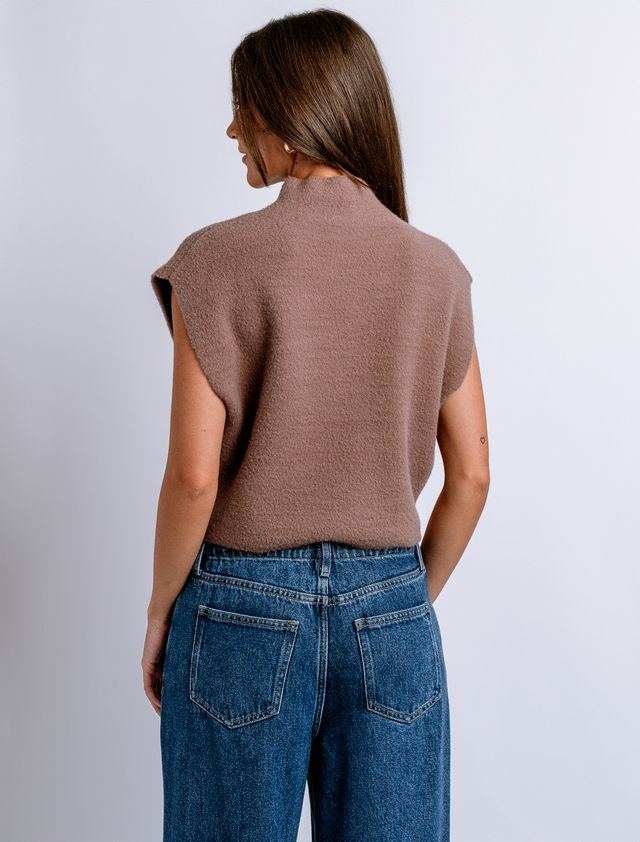 Tetra Pullover Vest - Mocha Mousse