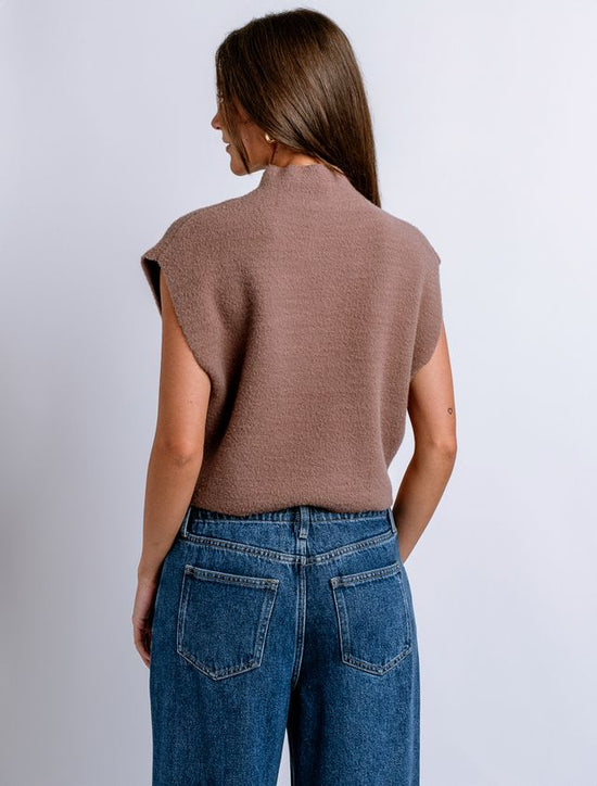 Tetra Pullover Vest - Mocha Mousse