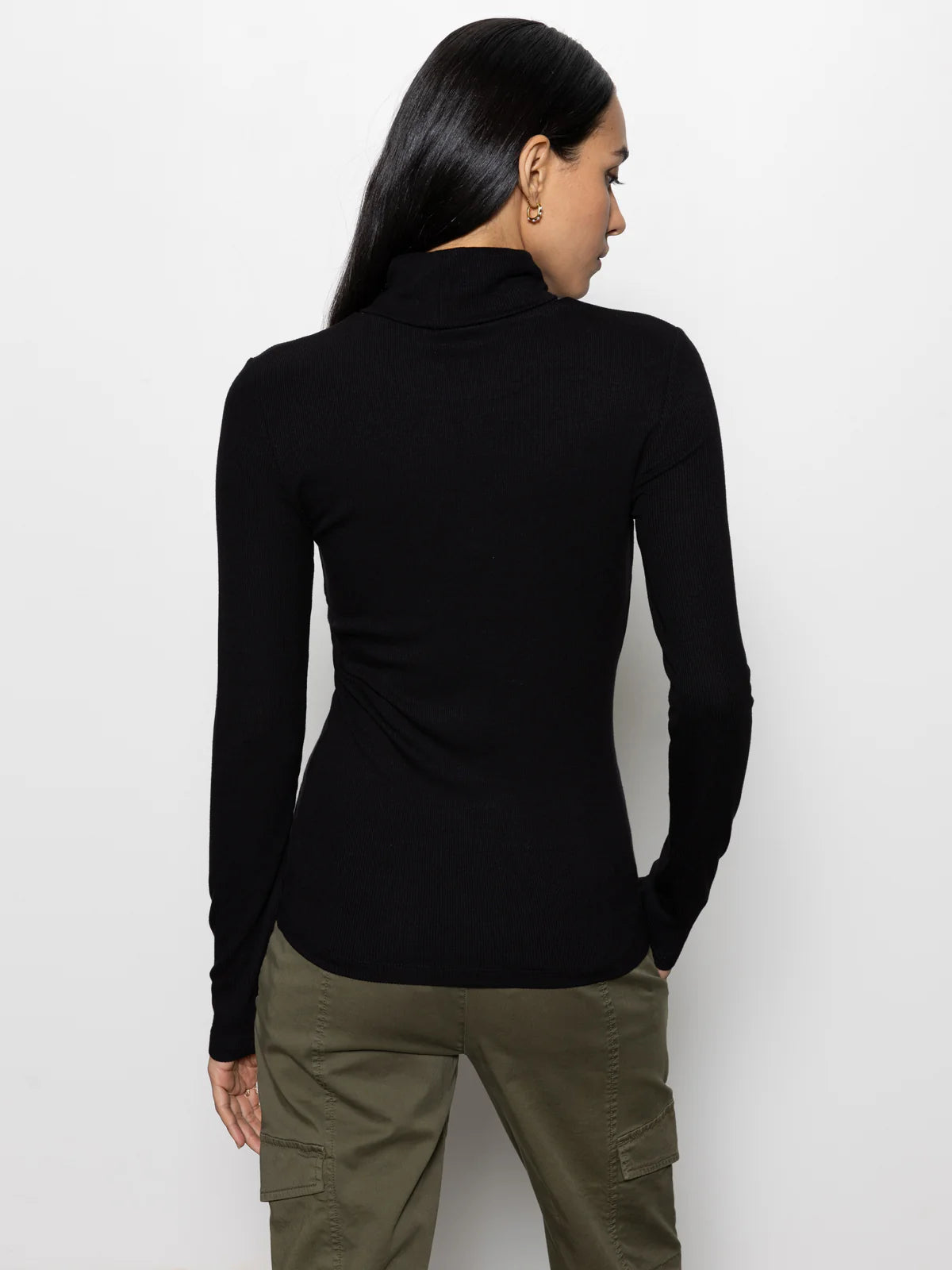 Essential Turtleneck Sweater - Black