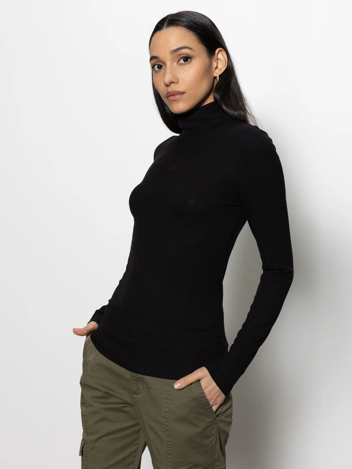 Essential Turtleneck Sweater - Black