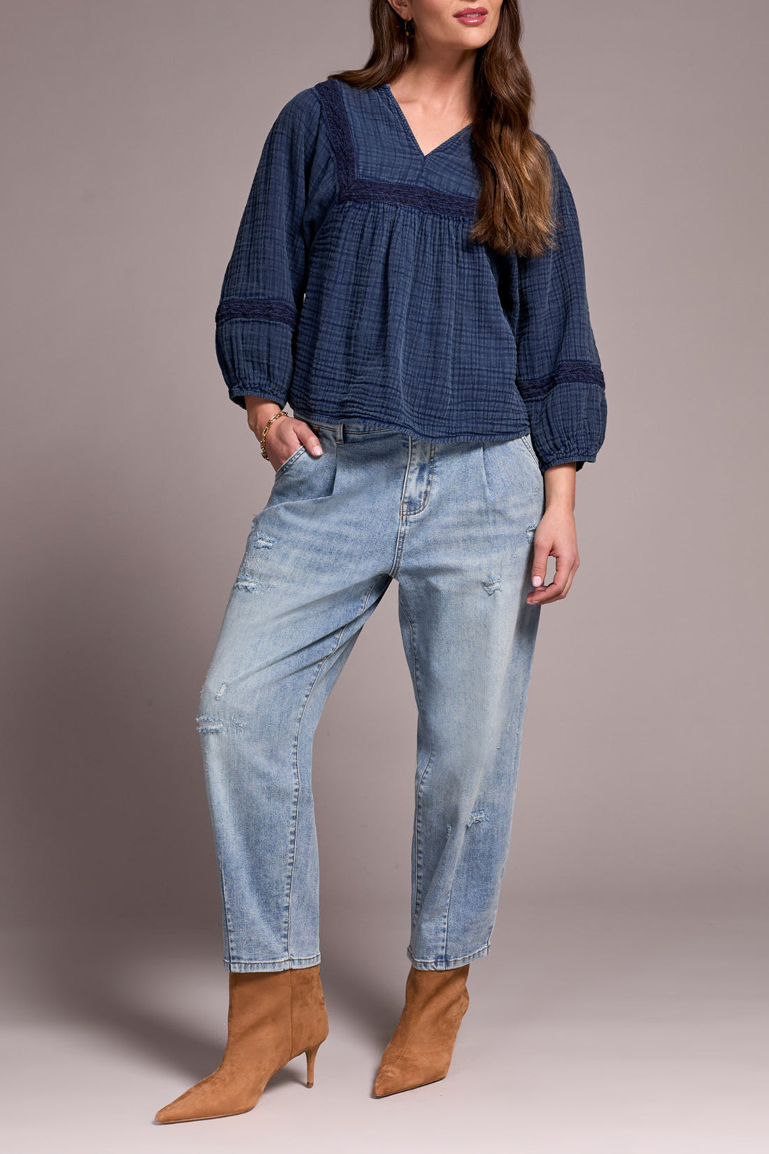 Audrey Distressed Barrel Jeans - Washed Blue