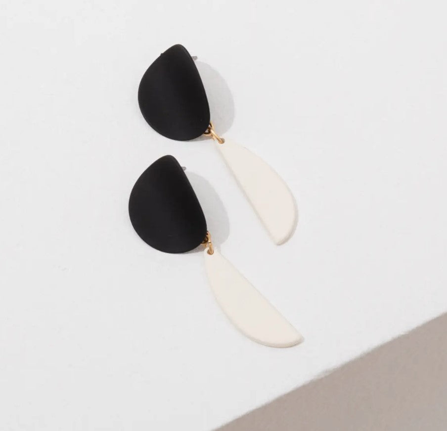 Load image into Gallery viewer, Yayoi Earrings
